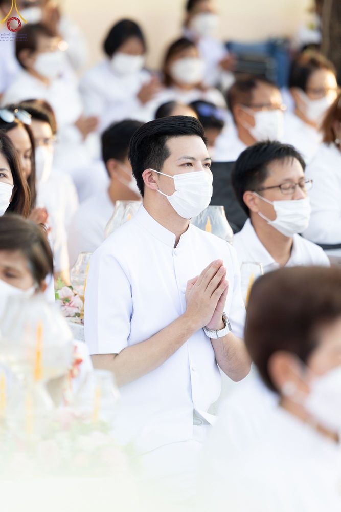 ภาพ No.73260:พิธีจุดประทีปถวายเป็นพุทธบูชา และบูชาธรรมมหาปูชนียาจารย์ ในโครงการธรรมยาตรากตัญญูบูชา มหาปูชนียาจารย์ พระมงคลเทพมุนี(สด จนฺทสโร) พระผู้ปราบมาร ปีที่ 11 ณ อนุสรณ์สถานลำดับที่ 4 สถานที่เกิดด้วยกายธรรม วัดโบสถ์ (บน) บางคูเวียง อ.บางกรวย จ.นนทบุรี วันที่ 21 