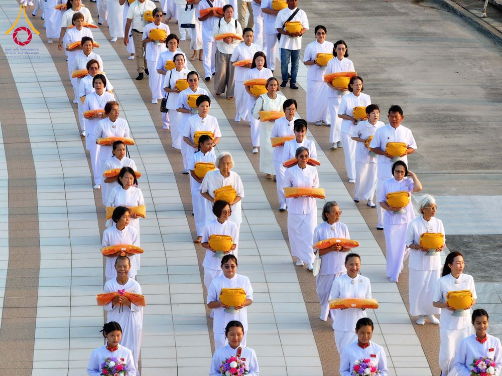 ภาพ No.320825:วันเสาร์ที่ 11 เมษายน พ.ศ.2569 พิธีเวียนประทักษิณ พิธีวันทาเจดีย์ โครงการอุปสมบทหมู่ บูชาธรรมหลวงพ่อธัมมชโย พ.ศ.2569 โครงการอุปสมบทหมู่ธรรมทายาท ระดับอุดมศึกษา รุ่น 53 (ภาคฤดูร้อน) ณ วัดพระธรรมกาย ปทุมธานี