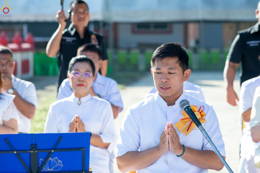 ภาพ No.339154:วันเสาร์ที่ 27 มิถุนายน พ.ศ. 2569 พิธีตักบาตรแด่คณะสงฆ์ 323 วัด 4 จังหวัดชายแดนภาคใต้ พิธีถวายสังฆทานแด่คณะสงฆ์ 323 วัด ปีที่ 22 ครั้งที่ 187 พิธีมอบกองทุนหนุนแรงใจช่วยครูใต้ ปีที่ 19 ครั้งที่ 150 และพิธีทำบุญอุทิศส่วนกุศลให้ผู้วายชนม์