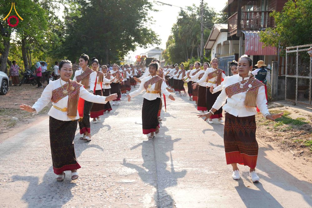 ภาพ No.323306:วันอาทิตย์ที่ 19 เมษายน พ.ศ. 2569 พิธีเจริญพระพุทธมนต์สมโภช “พระพุทธเมตตา” อัญเชิญพระบรมสารีริกธาตุ เพื่อบรรจุและประดิษฐาน ณ เกศมาลา “พระพุทธเมตตา” พระประธานในศาลาการเปรียญวัดหนองเต่า ณ วัดหนองเต่า ต.บึงพะไล อ.แก้งสนามนาง จ.นครราชสีมา