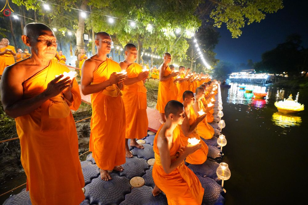 ภาพ No.292194:วันที่ 10 มกราคม พ.ศ. 2569 พิธีจุดประทีปถวายเป็นพุทธบูชา และบูชาธรรมมหาปูชนียาจารย์  ณ อนุสรณ์สถานคลองบางนางแท่น อ.สามพราน จ.นครปฐม ในโครงการธรรมยาตรา กตัญญูบูชา มหาปูชนียาจารย์ พระมงคลเทพมุนี(สด จนฺทสโร) พระผู้ปราบมาร อนุสรณ์สถาน 7 แห่ง ปีที่ 14