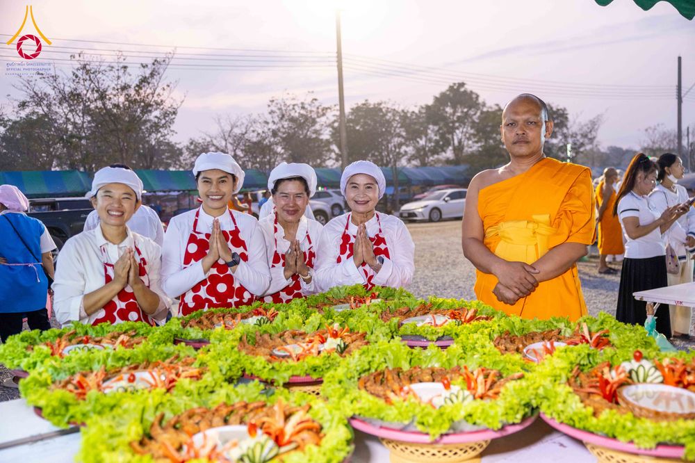 ภาพ No.300171:วันที่ 22 มกราคม พ.ศ. 2569 พิธีถวายภัตตาหารเป็นสังฆทาน แด่พระธรรมยาตรา ณ อนุสรณ์สถานบางปลา วัดบางปลา อำเภอบางเลน จังหวัดนครปฐม ในโครงการธรรมยาตรา กตัญญูบูชา มหาปูชนียาจารย์ พระมงคลเทพมุนี(สด จนฺทสโร) พระผู้ปราบมาร อนุสรณ์สถาน 7 แห่ง ปีที่ 14