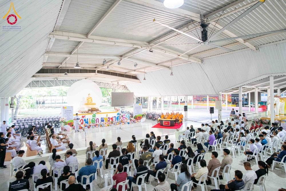 ภาพ No.290938:วันจันทร์ที่ 5 มกราคม พ.ศ. 2569  วัดพระธรรมกาย มูลนิธิธรรมกาย  จัดพิธีมอบของขวัญสนับสนุนการจัดกิจกรรมงานวันเด็กแห่งชาติ ประจำปี พ.ศ. 2569 ให้แก่องค์กรภาคีเครือข่ายกว่า 200 องค์กร ณ วัดพระธรรมกาย อ.คลองหลวง จ.ปทุมธานี