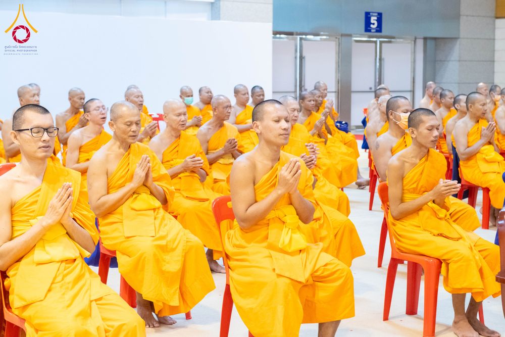 ภาพ No.284746:วันอาทิตย์ที่ 14 ธันวาคม พ.ศ.2568  พิธีปฏิบัติธรรม พิธีถวายภัตตาหารเป็นสังฆทาน พิธีมอบต้นสมบัติจักรพรรดิ ถวายแด่เจ้าอาวาสและประธานสงฆ์ 236 ศูนย์ส่งเสริมศีลธรรมทั่วโลก ณ สภาธรรมกายสากล วัดพระธรรมกาย