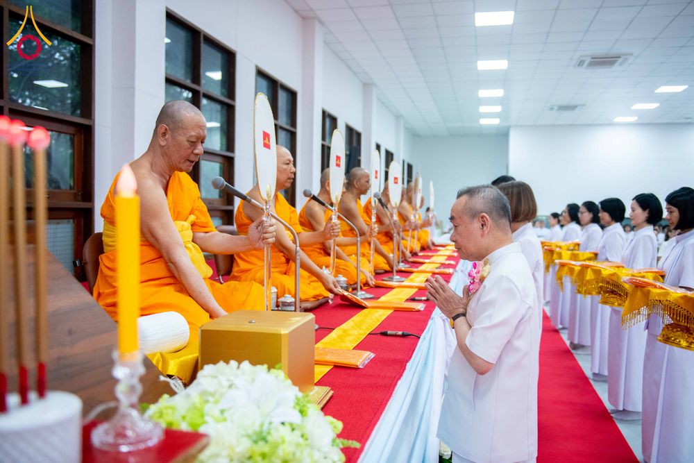 ภาพ No.314468:วันพฤหัสบดีที่ 19 มีนาคม พ.ศ. 2569 พิธีบำเพ็ญกุศล คุณพ่อณรงค์ จินตมากุล โยมบิดา พระครูปลัดรัตนวีรวัฒน์ (รังสฤษดิ์ อิทฺธิจินตโก) ที่ปรึกษาเจ้าคณะจังหวัดปทุมธานี เจ้าอาวาสวัดพระธรรมกาย  ณ ห้องปลูกศรัทธา 2 วัดพระธรรมกาย ปทุมธานี