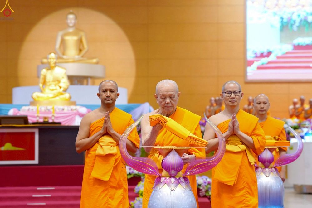 ภาพ No.244127:วันอาทิตย์ที่ 7 กันยายน พ.ศ. 2568 พิธีทอดผ้าป่าสมทบกฐินวัดพระธรรมกาย และสมทบกฐิน 30,000 วัดทั่วไทย ครั้งที่ 2 ณ ห้องแก้วสารพัดนึก 1 วัดพระธรรมกาย