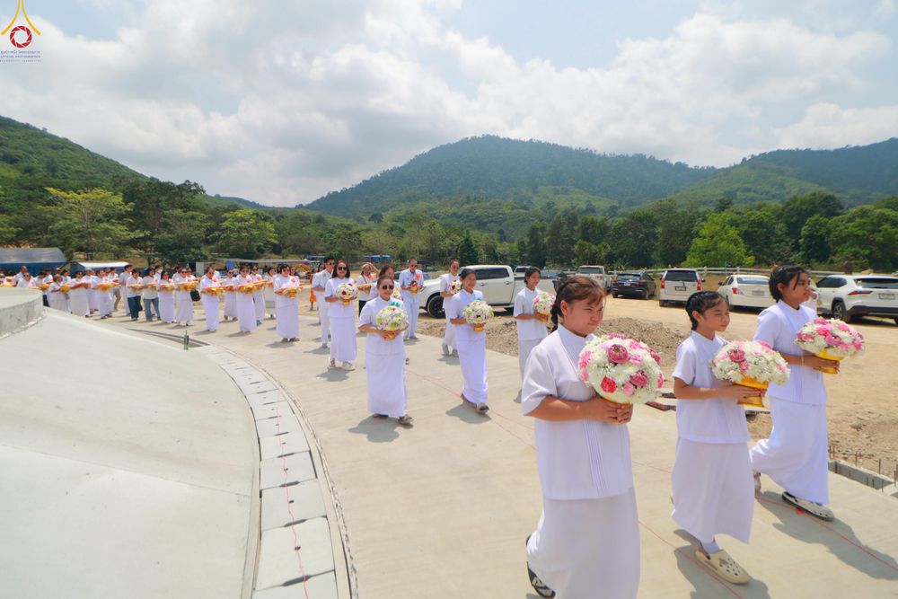 ภาพ No.320126:วันเสาร์ที่ 4 เมษายน 2569 พิธีตัดปอยผม ขอขมาผู้ปกครอง  มอบบาตร-ผ้าไตร และพิธีบรรพชาสามเณร 87 รูป  ณ ศูนย์ปฏิบัติธรรมระยอง(บ้านช่องลม)  ต.บางบุตร อ.บ้านค่าย จ.ระยอง