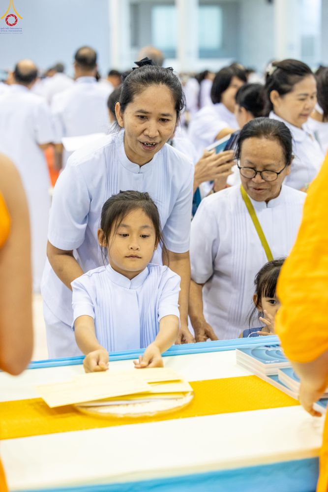 ภาพ No.281131:วันที่ 21 ธันวาคม พ.ศ.2568 พิธีมุทิตาหลวงพ่อทัตตชีโว ณ ห้องแก้วสารพัดนึก วัดพระธรรมกาย