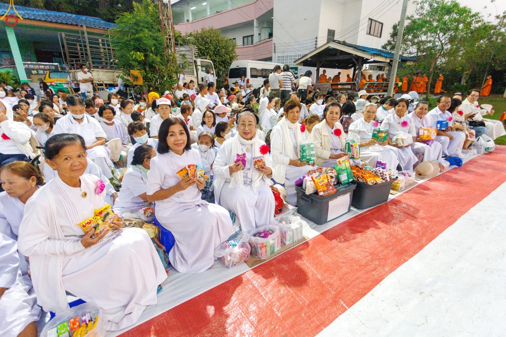 ภาพ No.297497:วันที่ 18 มกราคม พ.ศ. 2569 พิธีตักบาตรพระธรรมยาตรา ณ วัดโบสถ์บน ต.บางคูเวียง จ.นนทบุรี อนุสรณ์สถานลำดับที่ 4 สถานที่เกิดด้วยกายธรรม ในโครงการธรรมยาตรา กตัญญูบูชา มหาปูชนียาจารย์ พระมงคลเทพมุนี(สด จนฺทสโร) พระผู้ปราบมาร อนุสรณ์สถาน 7 แห่ง ปีที่ 14