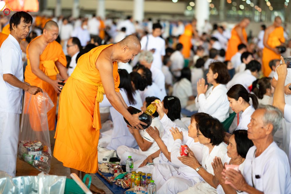 ภาพ No.318195:วันอาทิตย์ต้นเดือนที่ 5 เมษายน พ.ศ.2569 พิธีตักบาตร ณ บ้านแก้วเรือนทองคุณยายอาจารย์ฯ วัดพระธรรมกาย