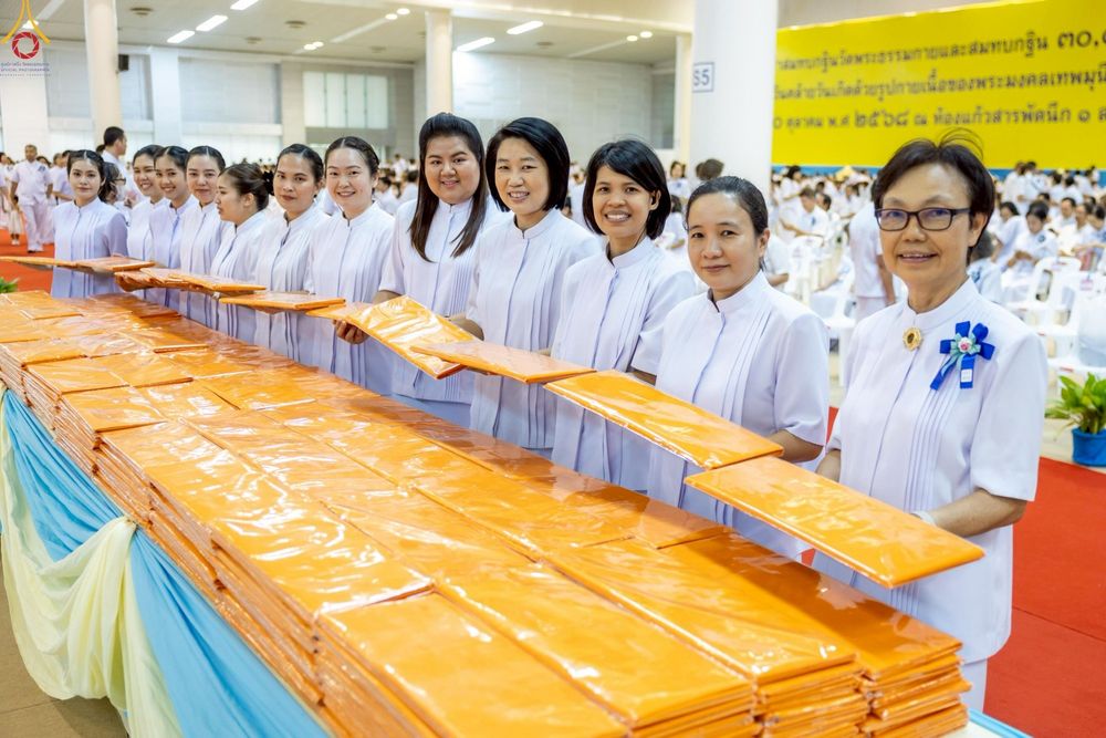 ภาพ No.251716:วันที่ 10 ตุลาคม พ.ศ. 2568 พิธีทอดผ้าป่าสมทบกฐินวัดพระธรรมกาย และสมทบกฐิน 30,000 กว่าวัดทั่วประเทศ ครั้งที่ 3 ณ สภาธรรมกายสากล วัดพระธรรมกาย