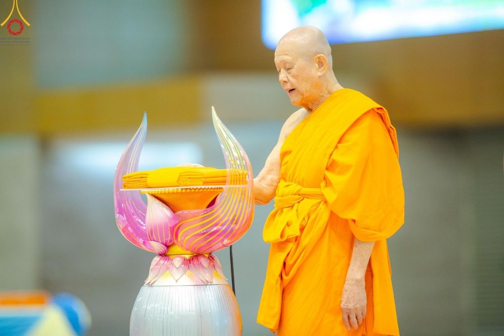 ภาพ No.178127:พิธีทอดผ้าป่าต้นสมบัติจักรพรรดิ ในวันอาทิตย์ที่ 1 ธันวาคม พ.ศ. 2567 ณ สภาธรรมกายสากล วัดพระธรรมกาย