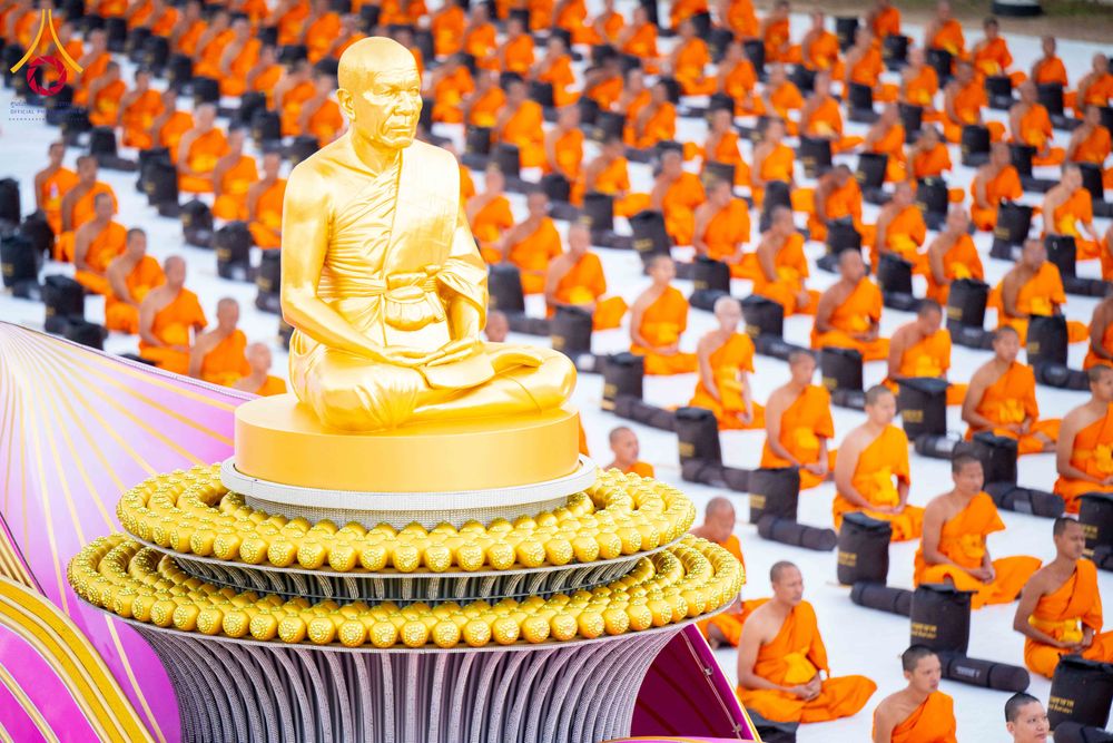 ภาพ No.290605:วันที่ 8 มกราคม พ.ศ. 2569 พระธรรมยาตราปฏิบัติธรรม และถ่ายภาพหมู่ประวัติศาสตร์ ในโครงการธรรมยาตรา กตัญญูบูชามหาปูชนียาจารย์ พระมงคลเทพมุนี(สด จนฺทสโร) พระผู้ปราบมาร อนุสรณ์สถาน 7 แห่ง ปีที่ 14 ณ อนุสรณ์สถานคลองบางนางแท่น อ.สามพราน จ.นครปฐม