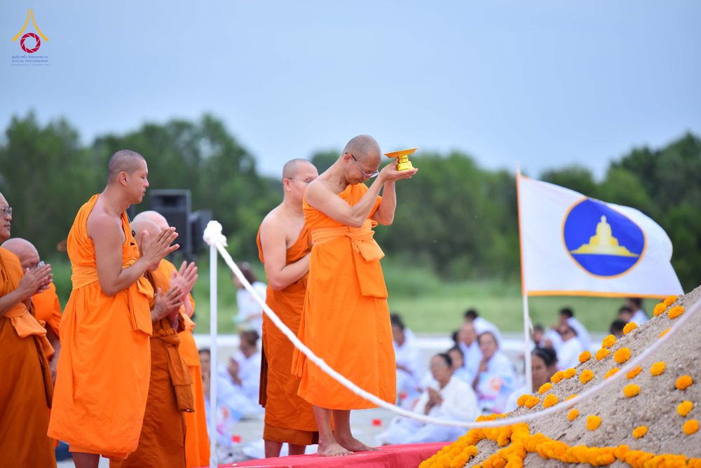 ภาพ No.346647:วันอาทิตย์ที่ 30 สิงหาคม พ.ศ.2569 พิธีทอดผ้าป่า สวดธรรมจักรกัปปวัตนสูตรกลั่นแผ่นดินโปรยรัตนชาติ  สถาปนาองค์พระเจดีย์เพื่อสร้างสันติภาพโลก  ณ ศูนย์ปฏิบัติธรรมพนมสารคาม (เพชรตะวัน) จังหวัดฉะเชิงเทรา