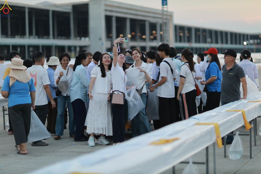 ภาพ No.320443:วันที่ 9 เมษายน พ.ศ.2569 การเตรียมงาน มัดถุงน้ำ ถ่วงขาโต๊ะไทยธรรม เพื่องานถวายมหาสังฆทาน 40,000 กว่าวัดทั่วประเทศ วันคุ้มครองโลก 22 เมษายน พ.ศ.2569 วัดพระธรรมกาย