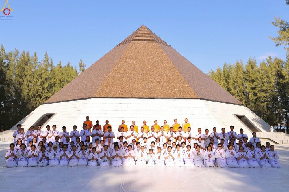 ภาพ No.300566:ภาพเบื้องหลังอาสาสมัครรวมใจ ชุดที่ 3 ในโครงการธรรมยาตรา กตัญญูบูชา มหาปูชนียาจารย์ พระมงคลเทพมุนี(สด จนฺทสโร) พระผู้ปราบมาร อนุสรณ์สถาน 7 แห่ง ปีที่ 14