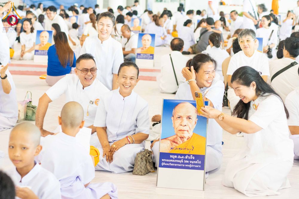 ภาพ No.319465:วันเสาร์ที่ 4 เมษายน พ.ศ.2569 พิธีขอขมา มอบผ้าไตร และถวายบาตรแด่นาคธรรมทายาท ในโครงการบรรพชาสามเณรฟื้นฟูพระพุทธศาสนาทั่วไทย โครงการหน่อแก้วเปรียญธรรม รุ่นที่ 14 โครงการสามเณรยุวธรรมทายาท รุ่นที่ 34 โครงการสามเณรมัชฌิมธรรมทายาท รุ่นที่ 30 ณ สภาธรรมกายสากล