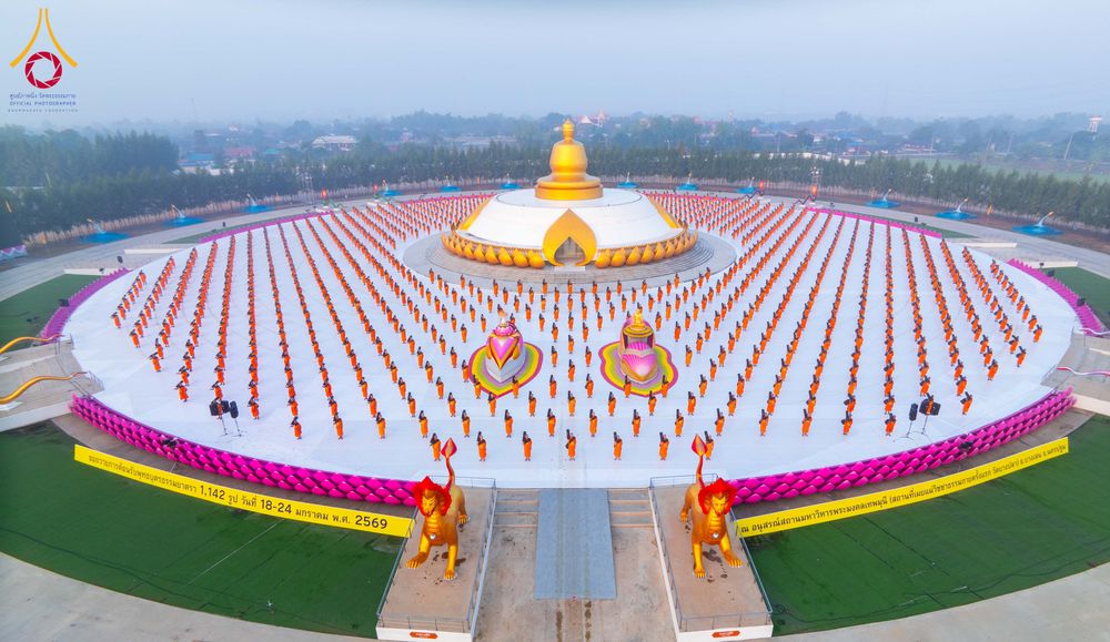 ภาพ No.299867:วันที่ 19 มกราคม พ.ศ.2569 พระธรรมยาตราปฏิบัติธรรมและถ่ายภาพหมู่ประวัติศาสตร์ ณ อนุสรณ์สถานลำดับที่ 5 สถานที่เผยแผ่วิชชาธรรมกายครั้งแรก  อนุสรณ์สถานบางปลาวัดบางปลา อ.บางเลน จ.นครปฐม ในโครงการธรรมยาตรา กตัญญูบูชา มหาปูชนียาจารย์ พระมงคลเทพมุนี(สด จนฺทสโร) 