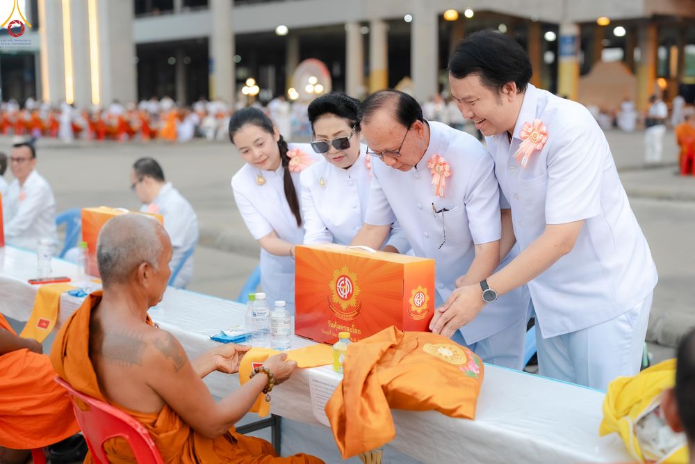 ภาพ No.324730:วันที่ 22 เมษายน พ.ศ.2569 (วันคุ้มครองโลก) บรรยากาศสาธุชน ในงานถวายมหาสังฆทาน 40,000 กว่าวัดทั่วประเทศ ณ ลานธรรม วัดพระธรรมกาย