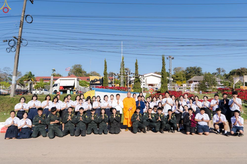 ภาพ No.281471:วันเสาร์ที่ 27 ธันวาคม พ.ศ.2568 พิธีตักบาตรพระ ๑,๐๐๐ รูป   เพื่อความเป็นสิริมงคลแก่ชีวิตและแผ่นดินไทย  มหากุศลครั้งยิ่งใหญ่แห่งปี ส่งท้ายปีเก่า ต้อนรับปีใหม่  ณ ถนนหน้าที่ว่าการอำเภอภูเรือ จังหวัดเลย