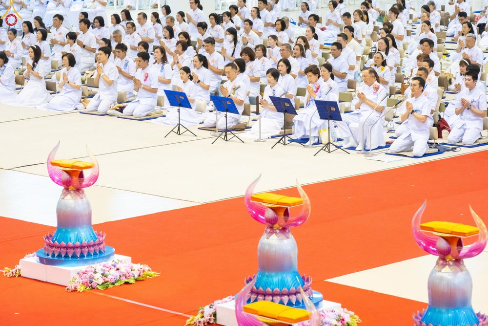 ภาพ No.345514:วันพฤหัสบดีที่ 27 สิงหาคม พ.ศ.2569 พิธีภาคสาย ปฏิบัติธรรมร่วมกัน เนื่องในวันธรรมชัย ณ สภาธรรมกายสากล วัดพระธรรมกาย