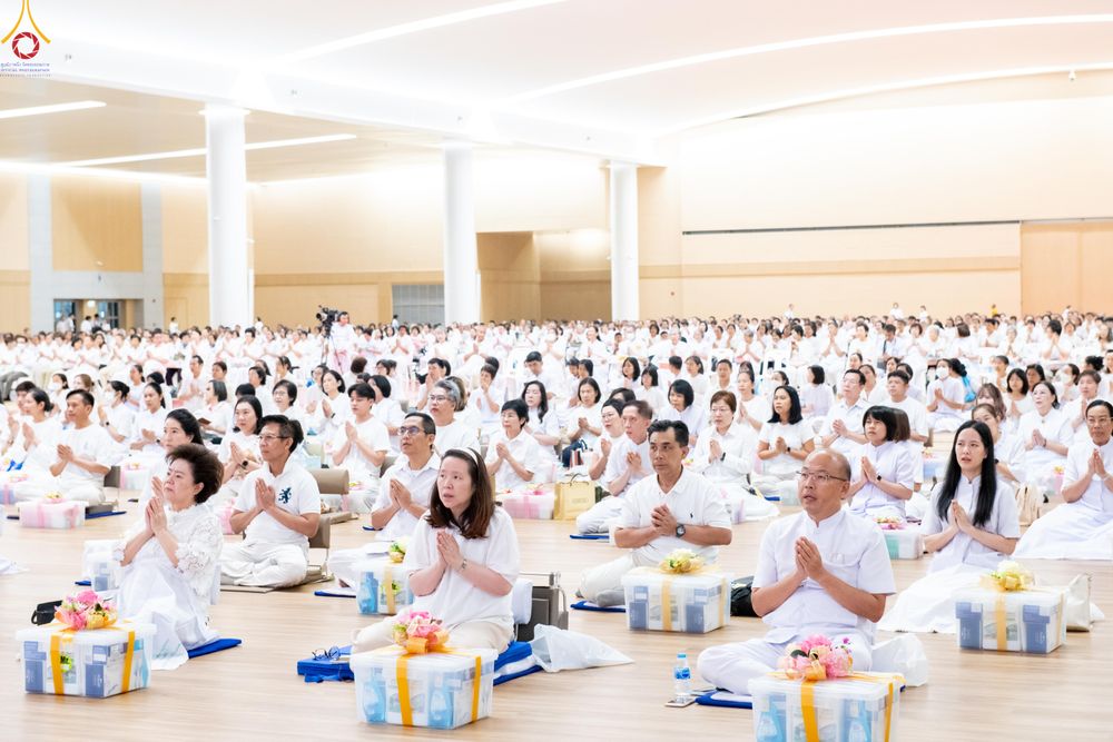 ภาพ No.280574:วันที่ 28 ธันวาคม พ.ศ.2568 พิธีถวายอุปกรณ์ทำความสะอาด ณ ห้องแก้วสารพัดนึก วัดพระธรรมกาย