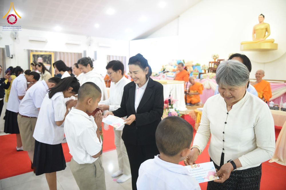 ภาพ No.282031:วันศุกร์ที่ 19 ธันวาคม พ.ศ. 2568 พิธีมอบโล่และใบประกาศเกียรติคุณ โครงการเจริญพระพุทธมนต์ธัมมจักกัปปวัตตนสูตร และวันรวมพลังเด็กดีV-Star ดาวแห่งความดี ผู้นำฟื้นฟูศีลธรรมโลกจังหวัดสระบุรี ณ ศูนย์ปฏิบัติธรรมสระบุรี