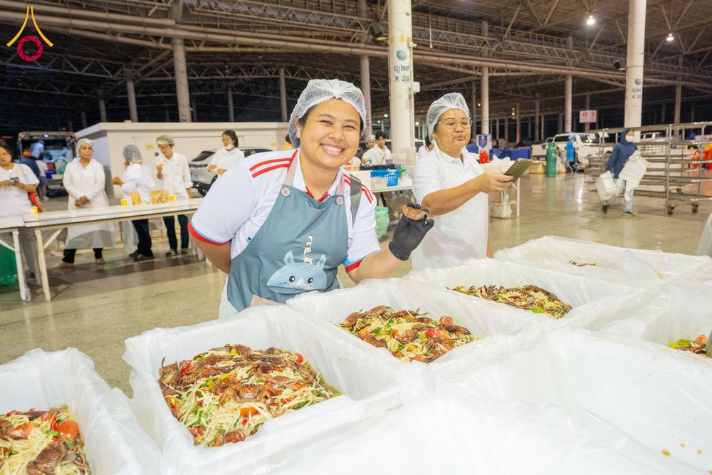 ภาพ No.305495:วันที่ 29 มกราคม พ.ศ. 2569 พิธีถวายภัตตาหารเป็นสังฆทาน แด่พระธรรมยาตรา ณ วัดพระธรรมกาย  จังหวัดปทุมธานี ในโครงการธรรมยาตรา กตัญญูบูชา มหาปูชนียาจารย์ พระมงคลเทพมุนี(สด จนฺทสโร) พระผู้ปราบมาร อนุสรณ์สถาน 7 แห่ง ปีที่ 14