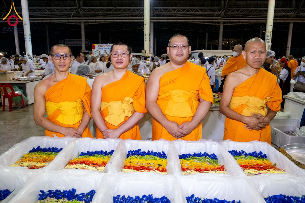 ภาพ No.306818:วันที่ 31 มกราคม พ.ศ. 2569 พิธีถวายภัตตาหารเป็นสังฆทาน แด่พระธรรมยาตรา ณ วัดพระธรรมกาย  จังหวัดปทุมธานี ในโครงการธรรมยาตรา กตัญญูบูชา มหาปูชนียาจารย์ พระมงคลเทพมุนี(สด จนฺทสโร) พระผู้ปราบมาร อนุสรณ์สถาน 7 แห่ง ปีที่ 14