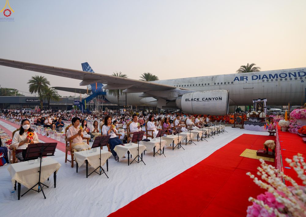 ภาพ No.321076:วันอาทิตย์ที่ 12 เมษายน พ.ศ 2569 พิธีตักบาตรปี๋ใหม่เมืองพระภิกษุสงฆ์ 339 รูป อุทิศถวายพระราชกุศลสมเด็จพระนางเจ้าสิริกิติ์  พระบรมราชินีนาถ พระบรมราชชนนีพันปีหลวง และฉลองเมืองแม่แตงครบรอบ 119 ปี ณ ลานโรงแรมแอร์ไดมอนด์ อำเภอแม่แตง จังหวัดเชียงใหม่