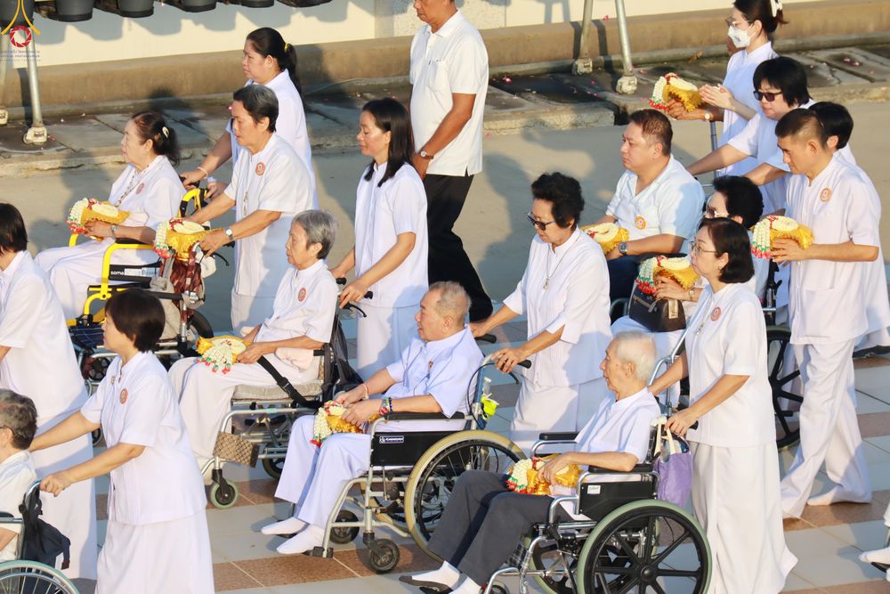 ภาพ No.330394:วันวิสาขบูชา อาทิตย์ที่ 31 พฤษภาคม พ.ศ.2569 พิธีเวียนประทักษิณ และพิธีวันทาเจดีย์ ณ พระมหาธรรมกายเจดีย์ วัดพระธรรมกาย จังหวัดปทุมธานี