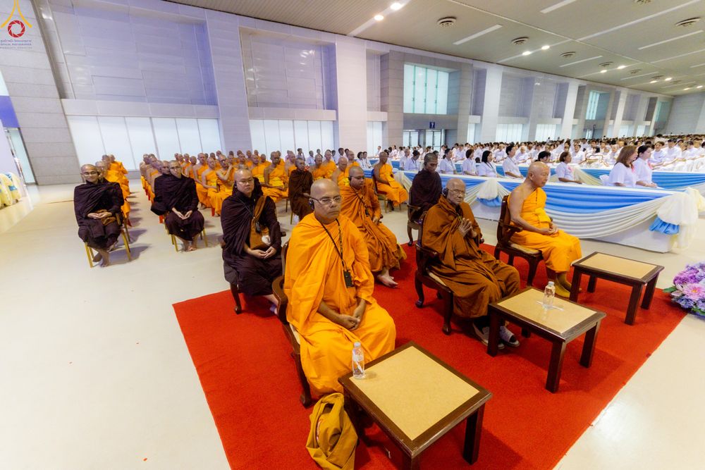 ภาพ No.331190:วันวิสาขบูชา อาทิตย์ที่ 31 พฤษภาคม พ.ศ.2569 พิธีปฏิบัติธรรม ณ ห้องแก้วสารพัดนึก 1  วัดพระธรรมกาย จังหวัดปทุมธานี