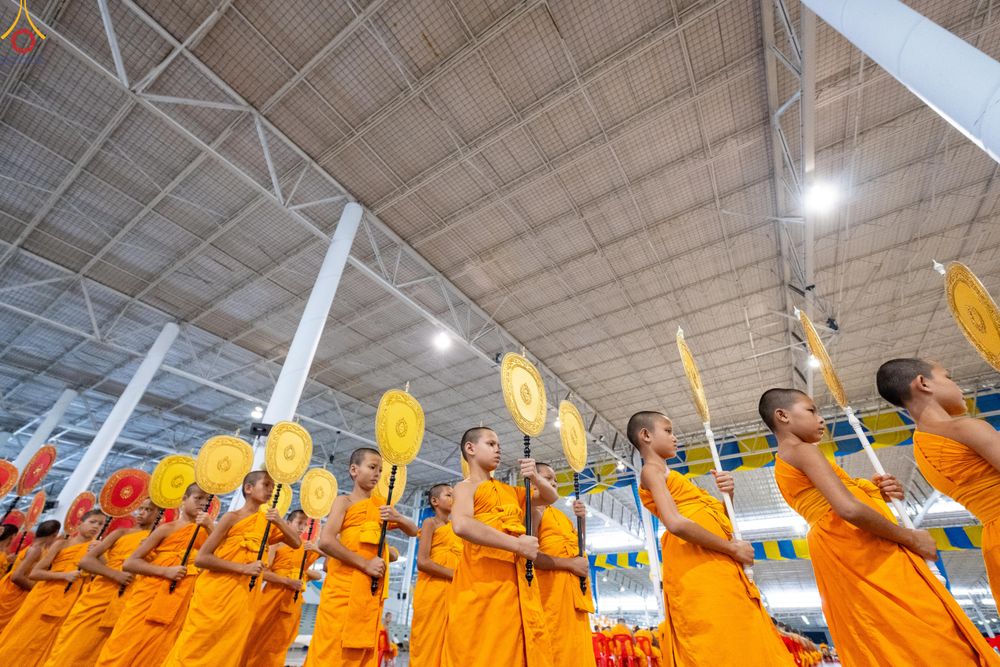 ภาพ No.338923:วันอาทิตย์ที่ 12 กรกฎาคม พ.ศ.2569 พิธีมุทิตาผู้สอบได้เปรียญธรรม ประโยค 1-2 ถึง ป.ธ.9 และ บ.ศ.1-2 ถึง บ.ศ.6 สำนักศาสนศึกษาวัดพระธรรมกาย ประจำปี 2569, พิธีมอบตราตั้งแต่งตั้งอาจารย์ใหญ่ สำนักศาสนศึกษาวัดพระธรรมกาย