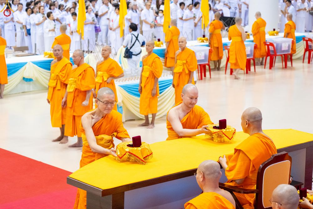 ภาพ No.311642:วันอาทิตย์ต้นเดือนที่ 1 มีนาคม พ.ศ.2569 สัมมนาพิเศษ พิธีมอบรูปหล่อโลหะหลวงปู่วัดปากน้ำ พระมงคลเทพมุนี พิธีมุทิตาสักการะในโอกาสพระครูปลัดรัตนวีรวัฒน์(รังสฤษดิ์ อิทธิจินฺตโก) เจ้าอาวาสวัดพระธรรมกาย  ดำรงตำแหน่งเป็น “ที่ปรึกษาเจ้าคณะจังหวัดปทุมธานี”  ณ ห้อง