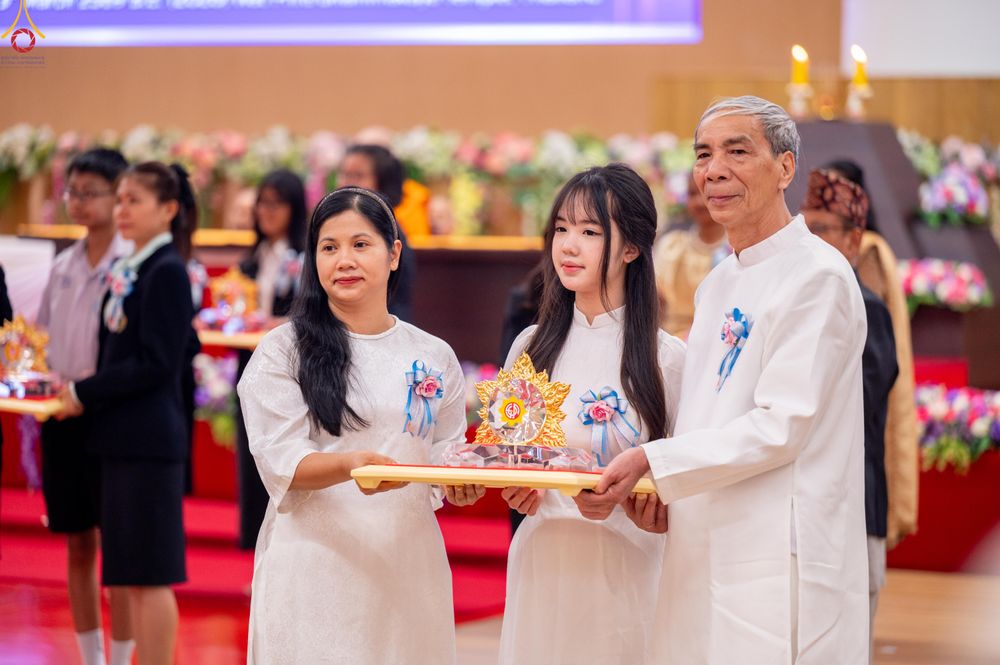 ภาพ No.311844:วันอังคารที่ 3 มีนาคม พ.ศ.2569 พิธีมอบโล่วัชรเกียรติยศ โครงการตอบปัญหาธรรมะทางก้าวหน้า ครั่งที่ 43, พิธีมอบโล่วัชรเกียรติยศ โครงการสอบตอบปัญหาศีลธรรม เพื่อสันติภาพโลก (World-Pec) ครั้งที่ 19 ณ สภาธรรมกายสากล วัดพระธรรมกาย