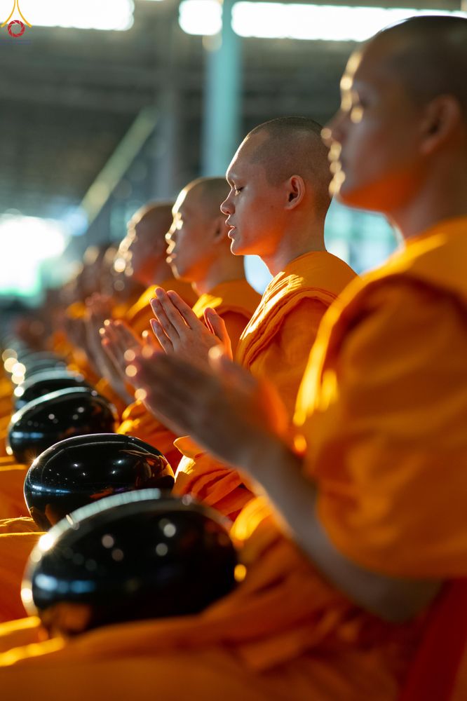 ภาพ No.327893:วันที่ 3 พฤษภาคม พ.ศ.2569 พิธีตักบาตร ข้าวสารอาหารแห้ง ณ บ้านแก้วเรือนทองคุณยายอาจารย์ฯ วัดพระธรรมกาย