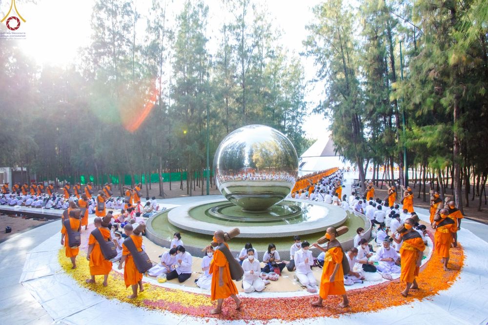 ภาพ No.70653:พิธีต้อนรับพระธรรมยาตรา ในโครงการธรรมยาตรากตัญญูบูชา มหาปูชนียาจารย์ พระมงคลเทพมุนี(สด จนฺทสโร) พระผู้ปราบมาร อนุสรณ์สถาน 7 แห่ง ปีที่ 11 วันที่ 14 มกราคม พ.ศ. 2566 ณ อนุสรณ์สถานลำดับที่ 3 สถานที่เกิดในเพศสมณะ วัดสองพี่น้อง อ.สองพี่น้อง จ.สุพรรณบุรี