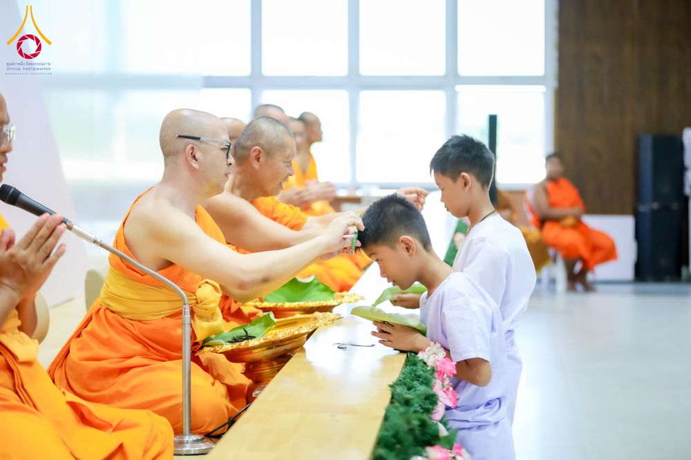 ภาพ No.317416:วันอาทิตย์ ที่ 29 มีนาคม พ.ศ.2569  พิธีปลงผม , พิธีขอขมามอบบาตรและผ้าไตร , พิธีบรรพชา ณ ศูนย์ปฏิบัติธรรมสมุทรปราการ จำนวน 42 รูป