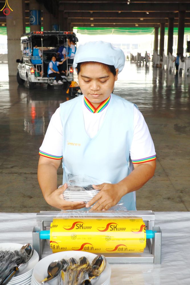 ภาพ No.322955:วันที่ 17-19 เมษายน พ.ศ.2569 การปูผ้ากระสอบขาว , เตรียมจุดฉัน , เตรียมจุดพักค้าง เพื่องานถวายมหาสังฆทาน 40,000 กว่าวัดทั่วประเทศ วันคุ้มครองโลก 22 เมษายน พ.ศ.2569 วัดพระธรรมกาย