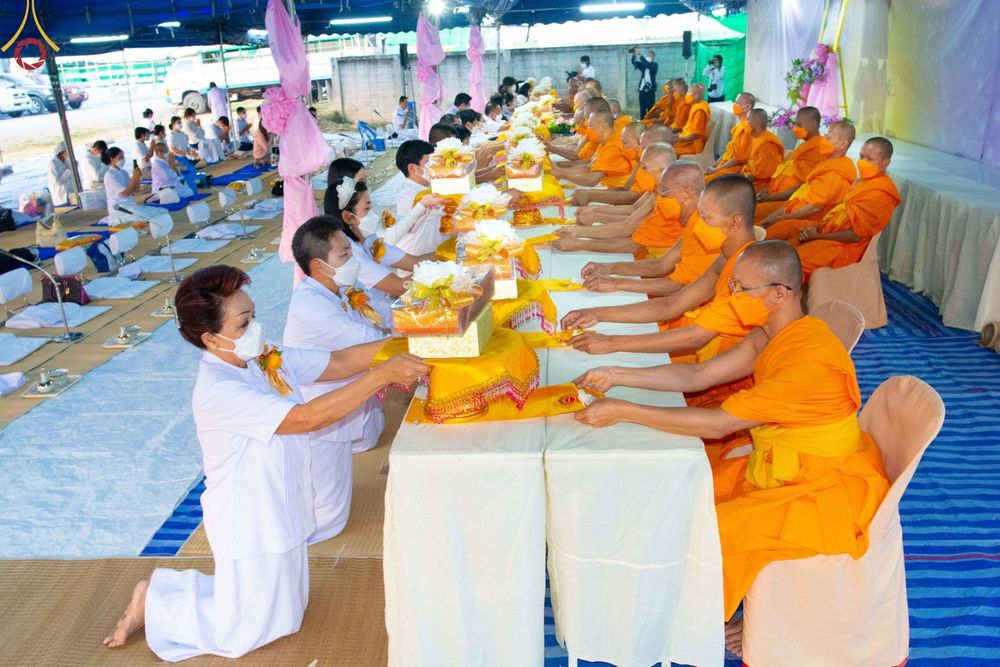 ภาพ No.74363:พิธีถวายภัตตาหารเป็นสังฆทาน แด่คณะพระธรรมยาตราฯ ในโครงการธรรมยาตรากตัญญูบูชา มหาปูชนียาจารย์ พระมงคลเทพมุนี(สด จนฺทสโร) พระผู้ปราบมาร อนุสรณ์สถาน 7 แห่ง ปีที่ 11 วันที่ 26 มกราคม พ.ศ. 2566