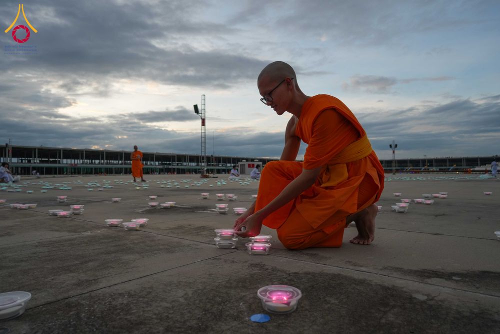 ภาพ No.345744:วันพฤหัสบดีที่ 27 สิงหาคม พ.ศ.2569 พิธีจุดประทีป เนื่องในวันธรรมชัย ณ วัดพระธรรมกาย ปทุมธานี