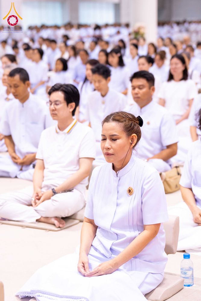 ภาพ No.337965:วันอาทิตย์ต้นเดือน 5 กรกฎาคม พ.ศ.2569 สัมมนาพิเศษ พิธีมอบพระของขวัญ ณ ห้องแก้วสารพัด1 วัดพระธรรมกาย