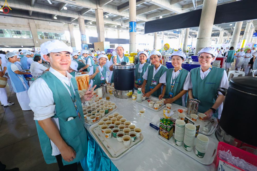 ภาพ No.323686:วันที่ 22 เมษายน พ.ศ.2569(วันคุ้มครองโลก) งานถวายมหาสังฆทาน 40,000 กว่าวัดทั่วประเทศ คณะสงฆ์ฉันภัตตาหารเพล