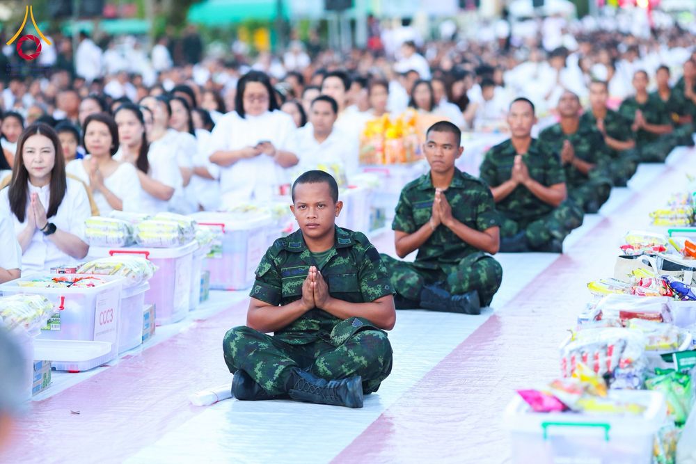 ภาพ No.281493:วันอาทิตย์ที่ 28 ธันวาคม พ.ศ.2568 ตักบาตรพระ 1000 รูป ปีที่ 1 ทำบุญเมืองสตูลส่งท้ายปี ณ หน้าโรงเรียนสตูลวิทยา จ.สตูล