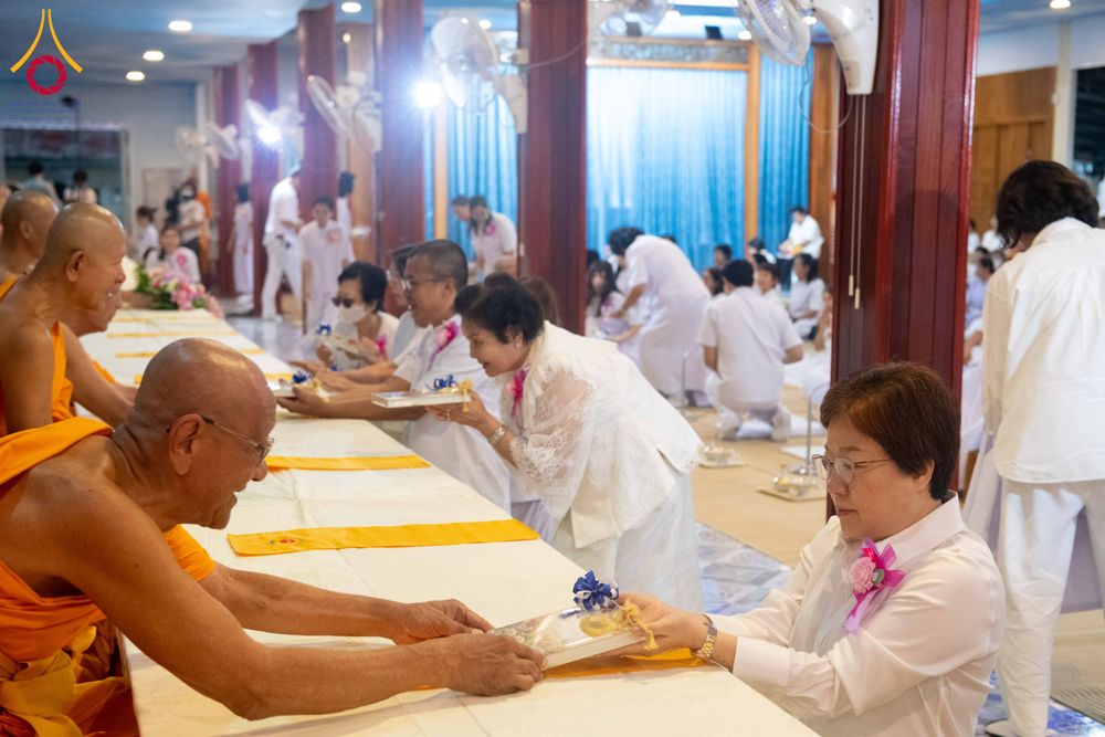 ภาพ No.295839:วันที่ 17 มกราคม พ.ศ. 2569 พิธีถวายภัตตาหารเป็นสังฆทาน แด่พระธรรมยาตรา ณ วัดโบสถ์บน ต.บางคูเวียง จ.นนทบุรี อนุสรณ์สถานลำดับที่ 4 สถานที่เกิดด้วยกายธรรม ในโครงการธรรมยาตรา กตัญญูบูชา มหาปูชนียาจารย์ พระมงคลเทพมุนี(สด จนฺทสโร) พระผู้ปราบมาร อนุสรณ์สถาน 7 แ