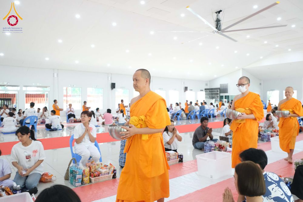 ภาพ No.320918:วันเสาร์ที่ 11 เมษายน พ.ศ.2569 พิธีตักบาตรฉลองสามเณรใหม่ ณ ศูนย์อบรมเยาวชนนครปฐม