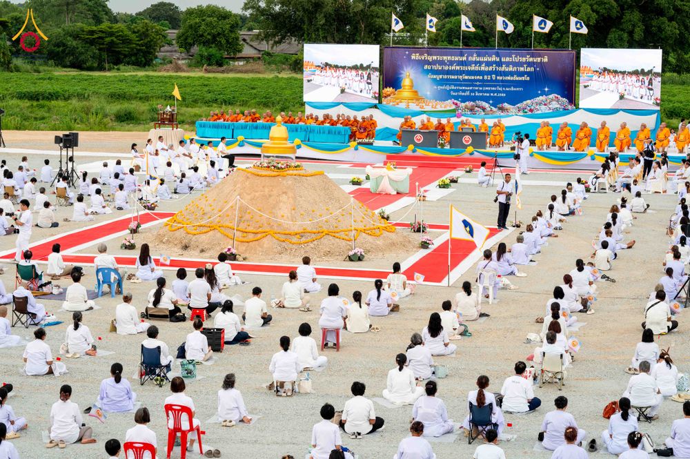 ภาพ No.346640:วันอาทิตย์ที่ 30 สิงหาคม พ.ศ.2569 พิธีทอดผ้าป่า สวดธรรมจักรกัปปวัตนสูตรกลั่นแผ่นดินโปรยรัตนชาติ  สถาปนาองค์พระเจดีย์เพื่อสร้างสันติภาพโลก  ณ ศูนย์ปฏิบัติธรรมพนมสารคาม (เพชรตะวัน) จังหวัดฉะเชิงเทรา