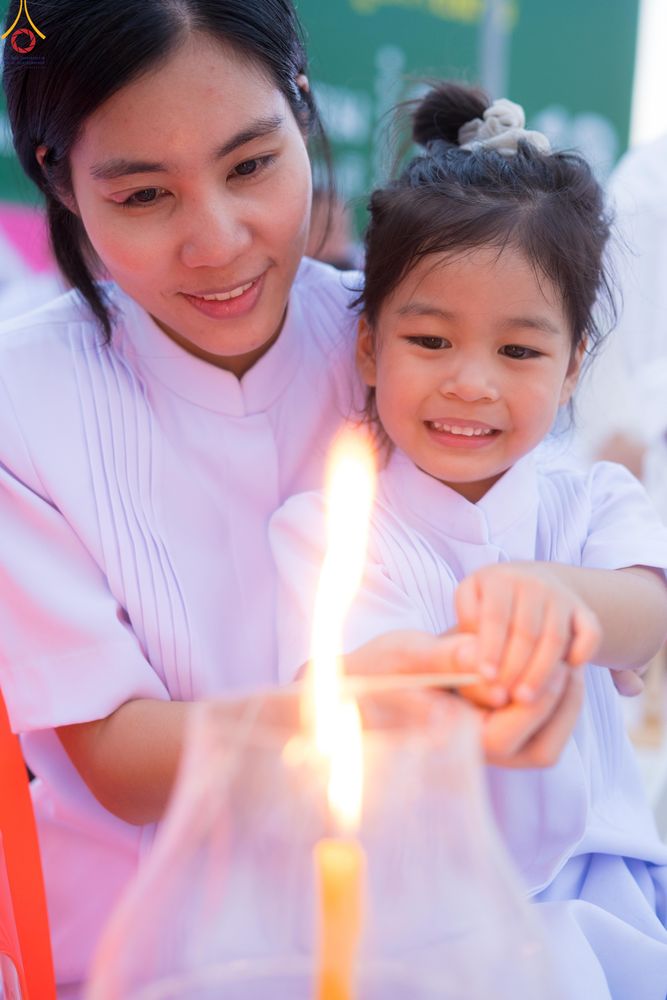 ภาพ No.297067:วันที่ 17 มกราคม พ.ศ. 2569 พิธีจุดประทีปถวายเป็นพุทธบูชา และบูชาธรรมมหาปูชนียาจารย์ (ภาพชุดที่ 2) ณ วัดโบสถ์บน ต.บางคูเวียง จ.นนทบุรี อนุสรณ์สถานลำดับที่ 4 สถานที่เกิดด้วยกายธรรม ในโครงการธรรมยาตรา กตัญญูบูชา มหาปูชนียาจารย์ พระมงคลเทพมุนี(สด จนฺทสโร) พร