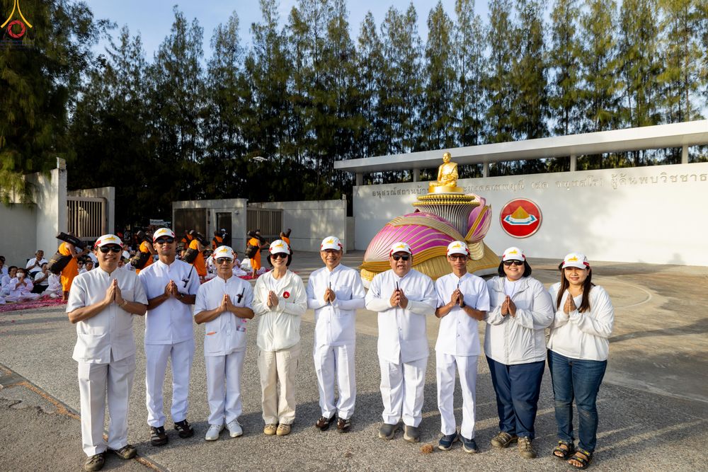 ภาพ No.296243:ภาพเบื้องหลังอาสาสมัครรวมใจ ชุดที่ 2 ในโครงการธรรมยาตรา กตัญญูบูชา มหาปูชนียาจารย์ พระมงคลเทพมุนี(สด จนฺทสโร) พระผู้ปราบมาร อนุสรณ์สถาน 7 แห่ง ปีที่ 14