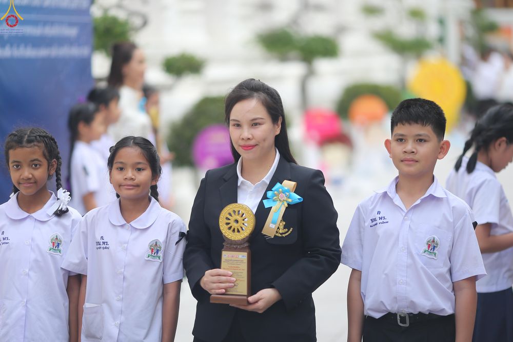 ภาพ No.289076:วันพุธที่ 17 ธันวาคม พ.ศ.2568 กิจกรรมเยาวชนไทยรวมใจทำความดี "เด็กดีมหานคร ต้นแบบด้านศีลธรรม" แข่งขันสอบตอบปัญหาศีลธรรมในพระพุทธศาสนา ครั้งที่ 7 และวันรวมพลังเด็กดี V-Star ประจำปี 2568 ณ วัดมหาธาตุยุวราชรังสฤษฎิ์ราชวรมหาวิหาร กรุงเทพมหานคร